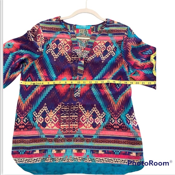 Semi-sheer geometric pattern blouse, size L. - Picture 10 of 12